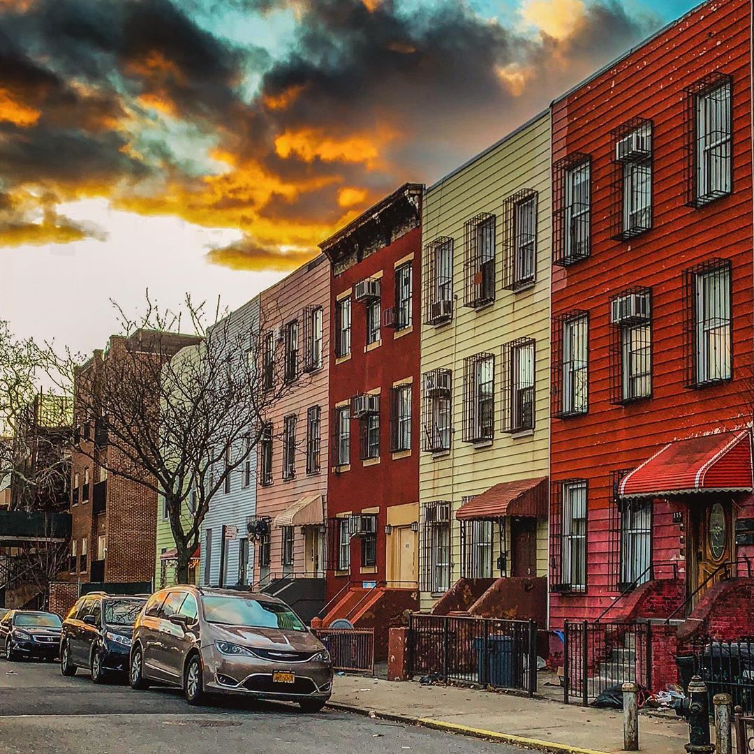 Line of homes in Williamsburg, Brooklyn, NY. Photo by Instagram user @rifky_jacobowitz