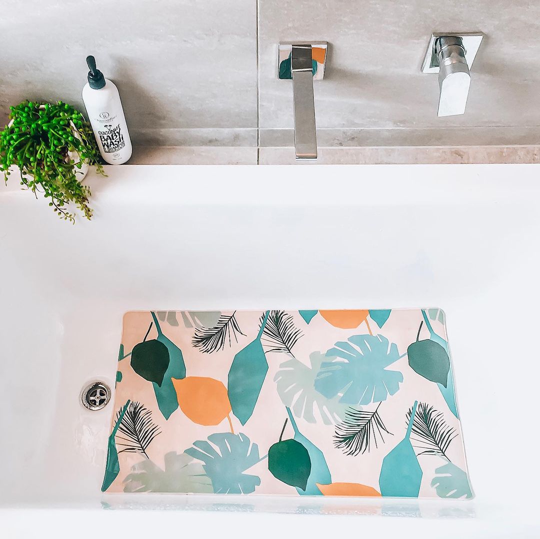 Non-slip bath mat in tub. Photo by @becca_maree__