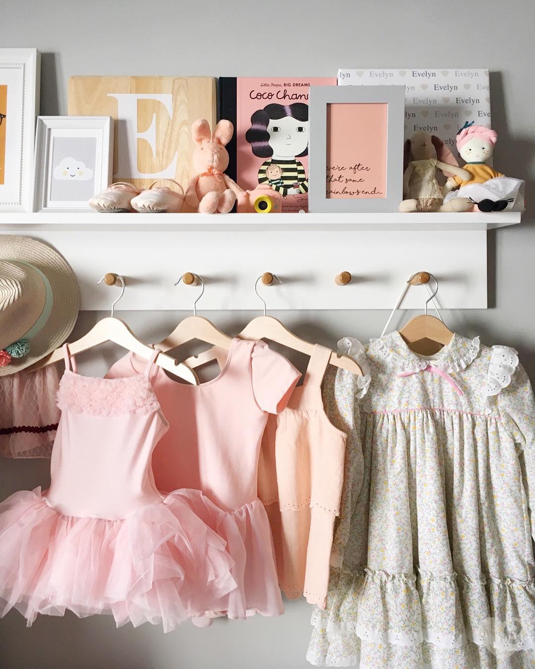 shelf with clothing hooks and clothes hanging photo by Instagram user @evelynloveshome
