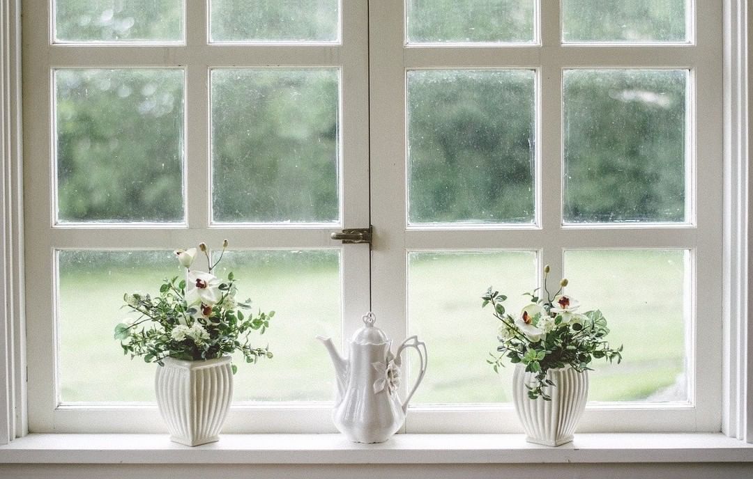 Windows with latch. Photo by Instagram user @vandykesrestorers