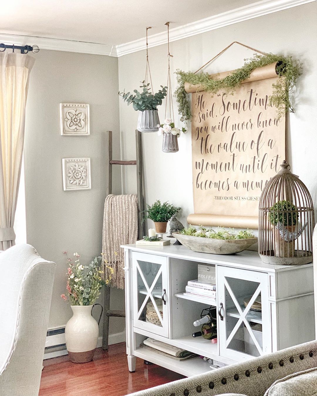 18 Farmhouse Decorating Ideas For Your, How To Decorate A Living Room Wall Farmhouse Style
