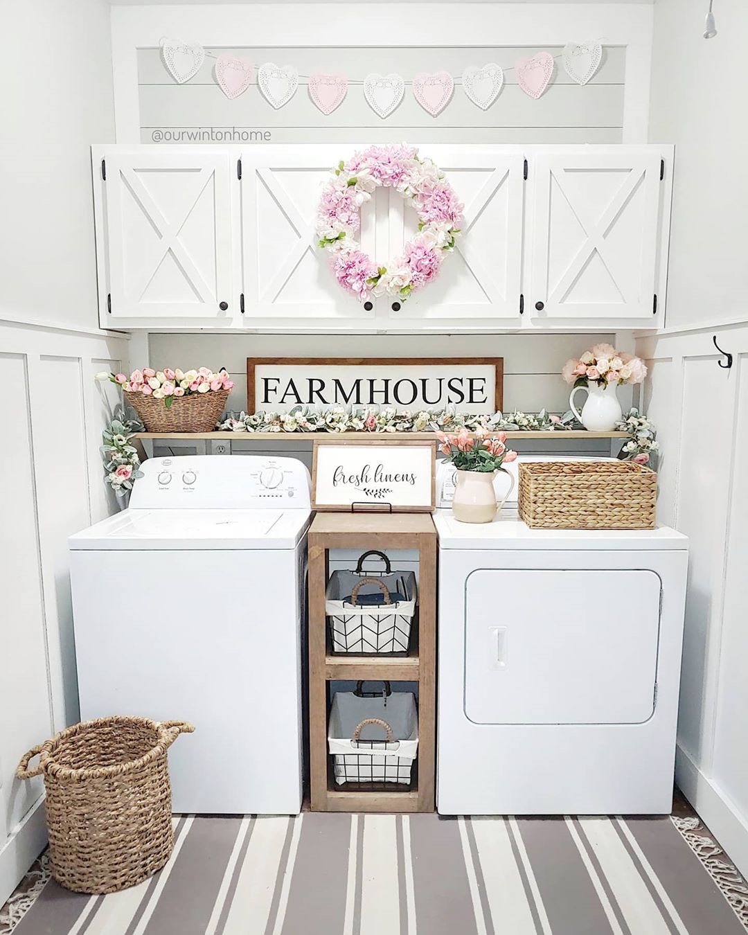 https://www.extraspace.com/blog/wp-content/uploads/2020/03/wicker-decor-farmhouse-decorating-ideas.jpg