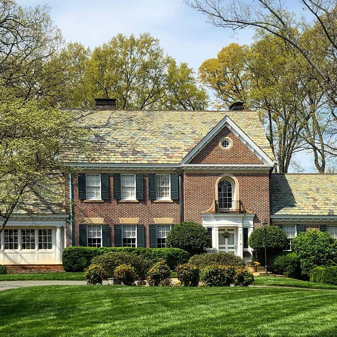 well manicured lawn in front of brick home with shrubs in front photo by Instagram user @dandridgesterne