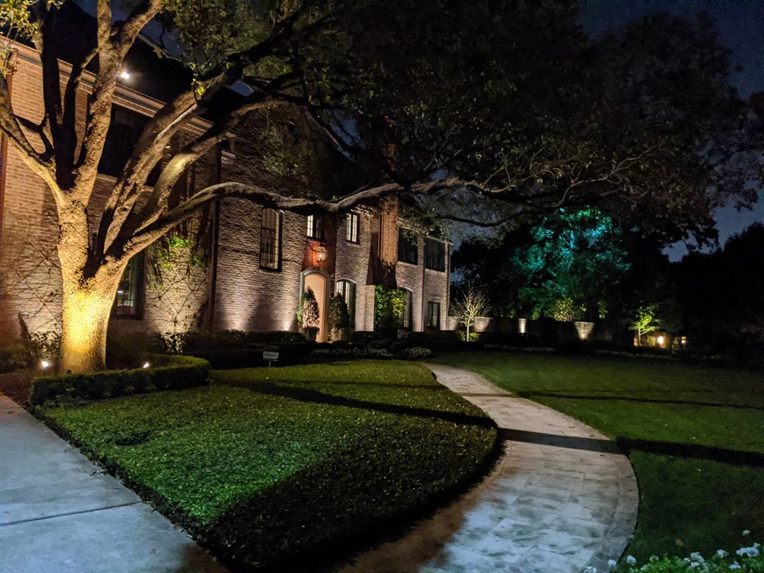 HOme with uplighting and landscape lighting photo by Instagram user @outdoorlightshtx