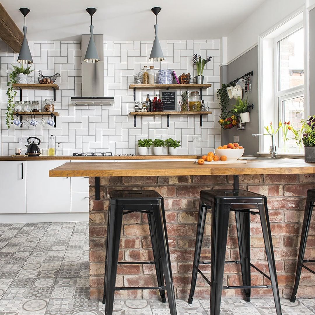 kitchen area with nice breakfast bar with metal bar stools photo by Instagram user @styleathomemag