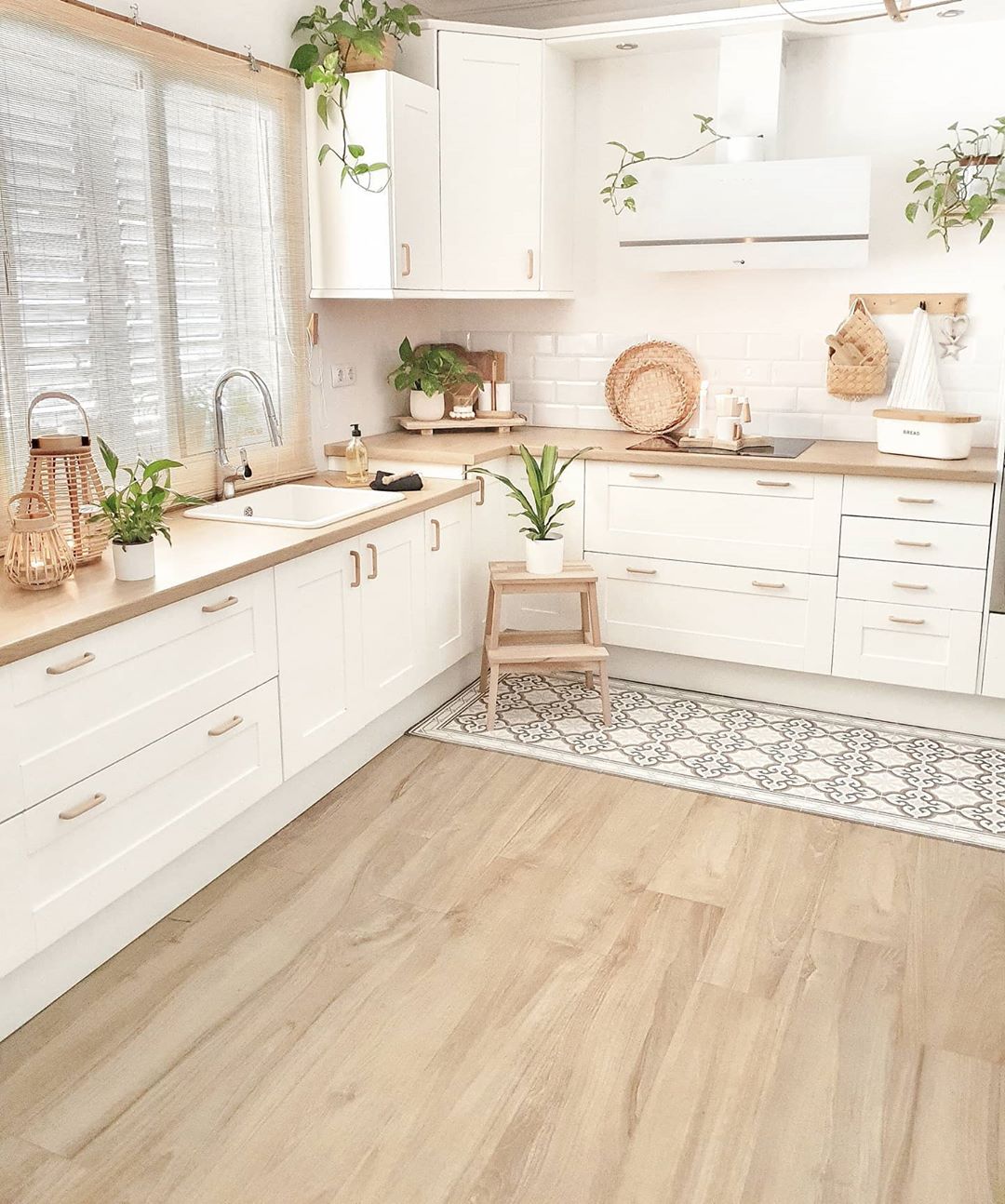 updated kitchen with white cabinets and gold hardware photo by Instagram user @sandradeco__sweet_home