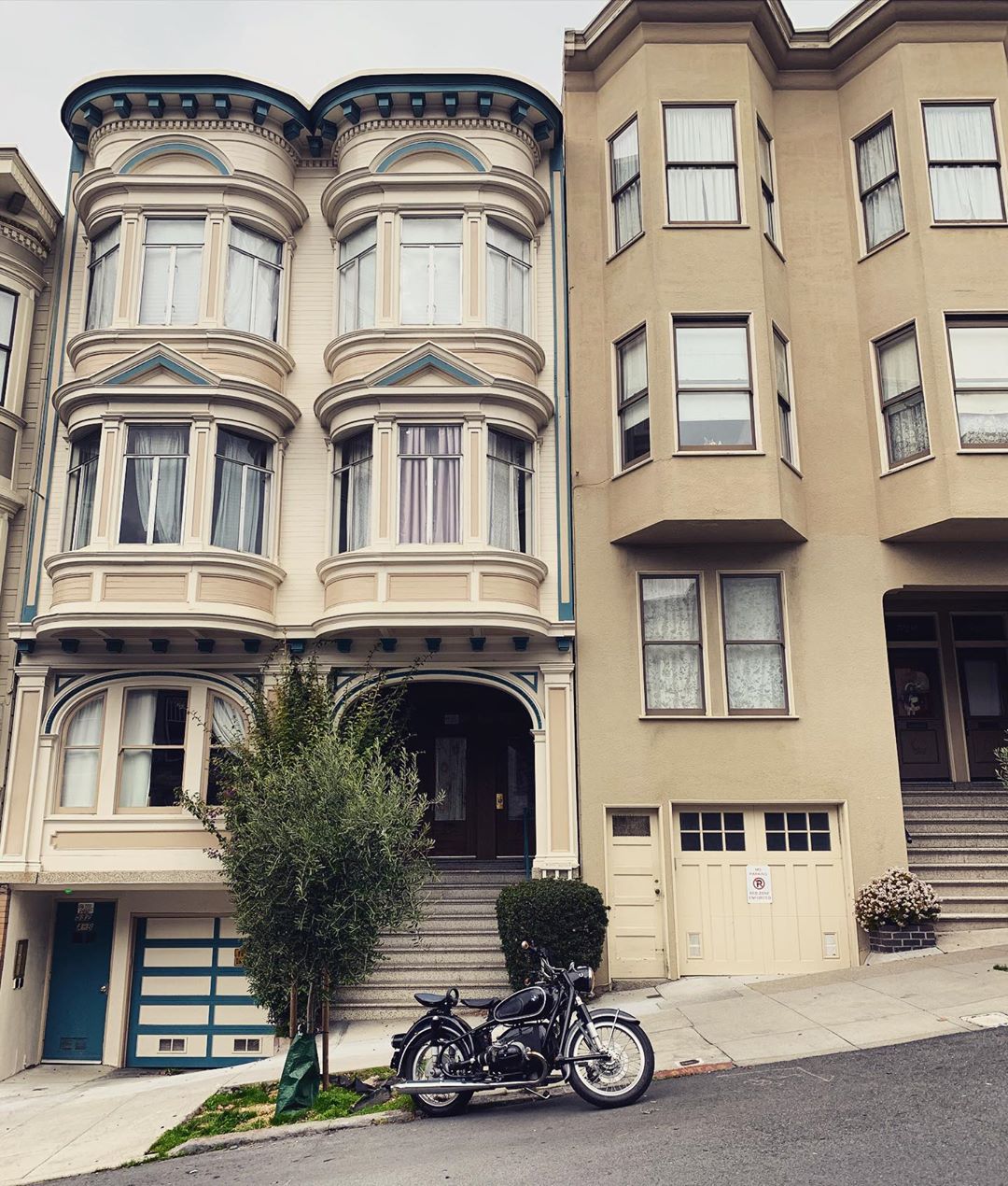 Italianate Style Home in North Beach, San Francisco. Photo by Instagram User @linseythornton