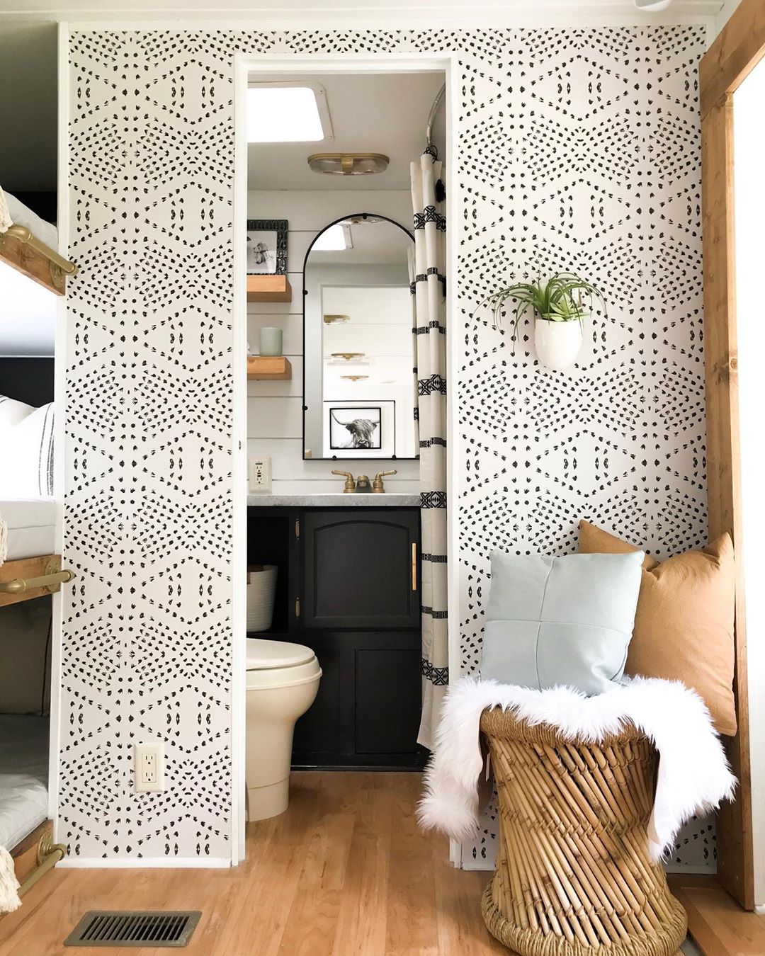 RV walls with decorative wall paper photo by Instagram user @troopnashville