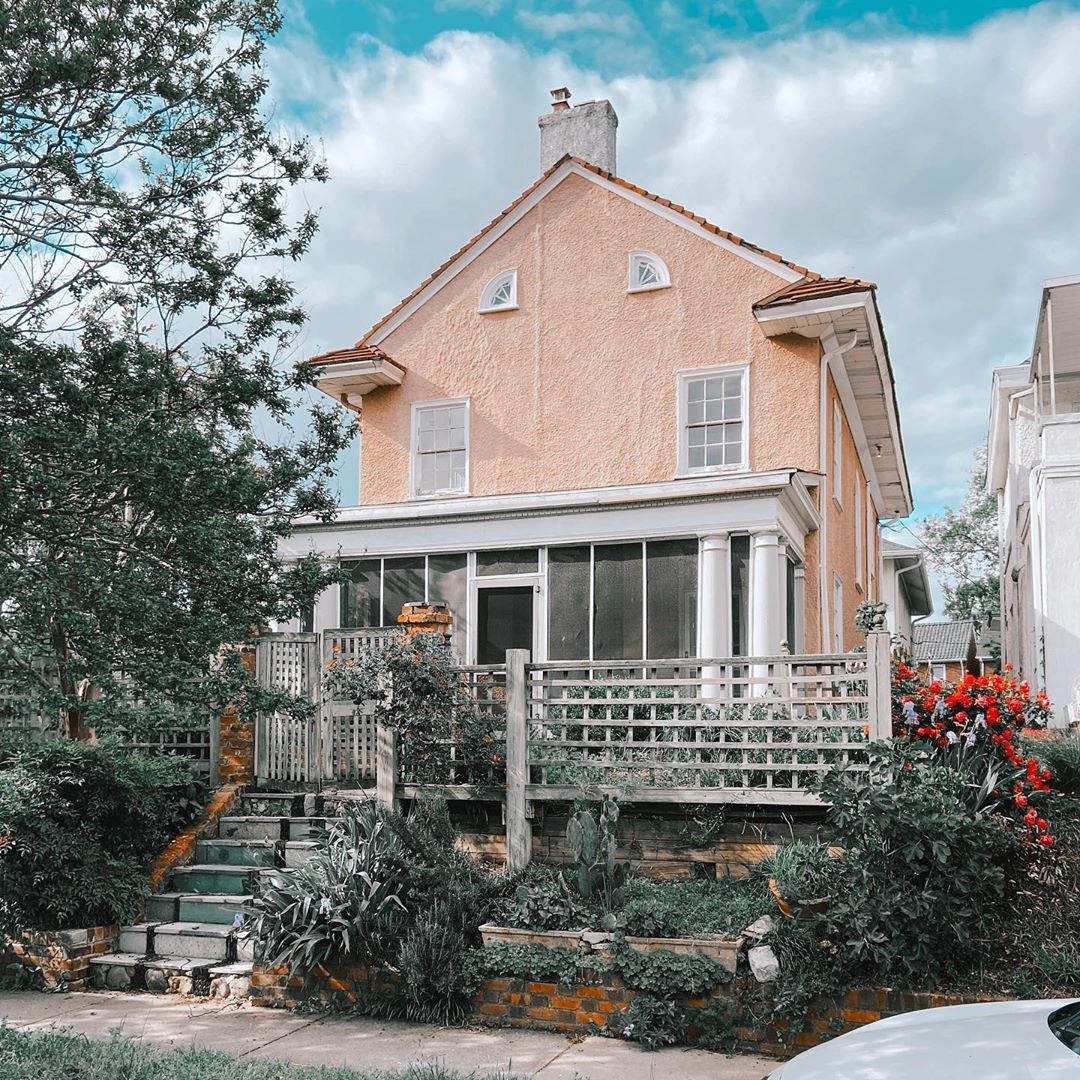 Orange home with lots of green landscaping in Byrd Park, Richmond photo by Instagram user @heather_tricoli