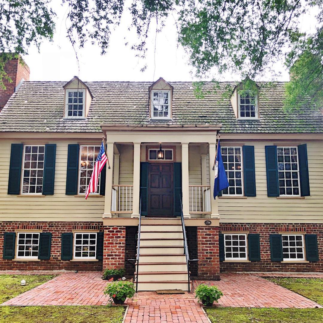 Colonial Style home in Three Chopt, Richmond photo by Instagram user @coxrealestategroup
