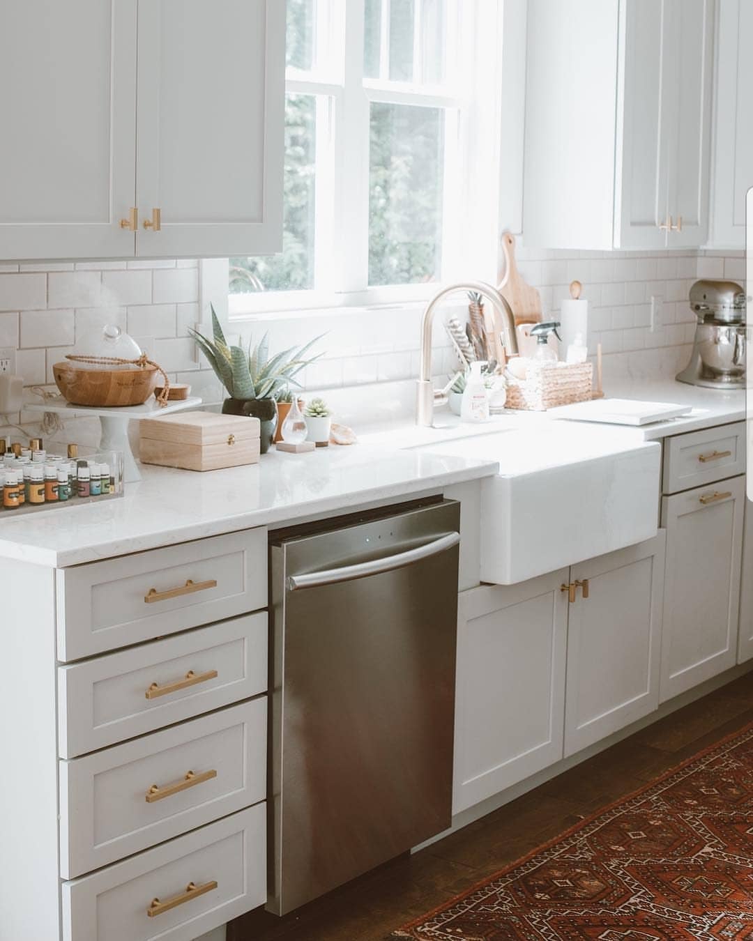 smart samsung dish washer in modern kitchen photo by Instagram user @samsunghomeappliances