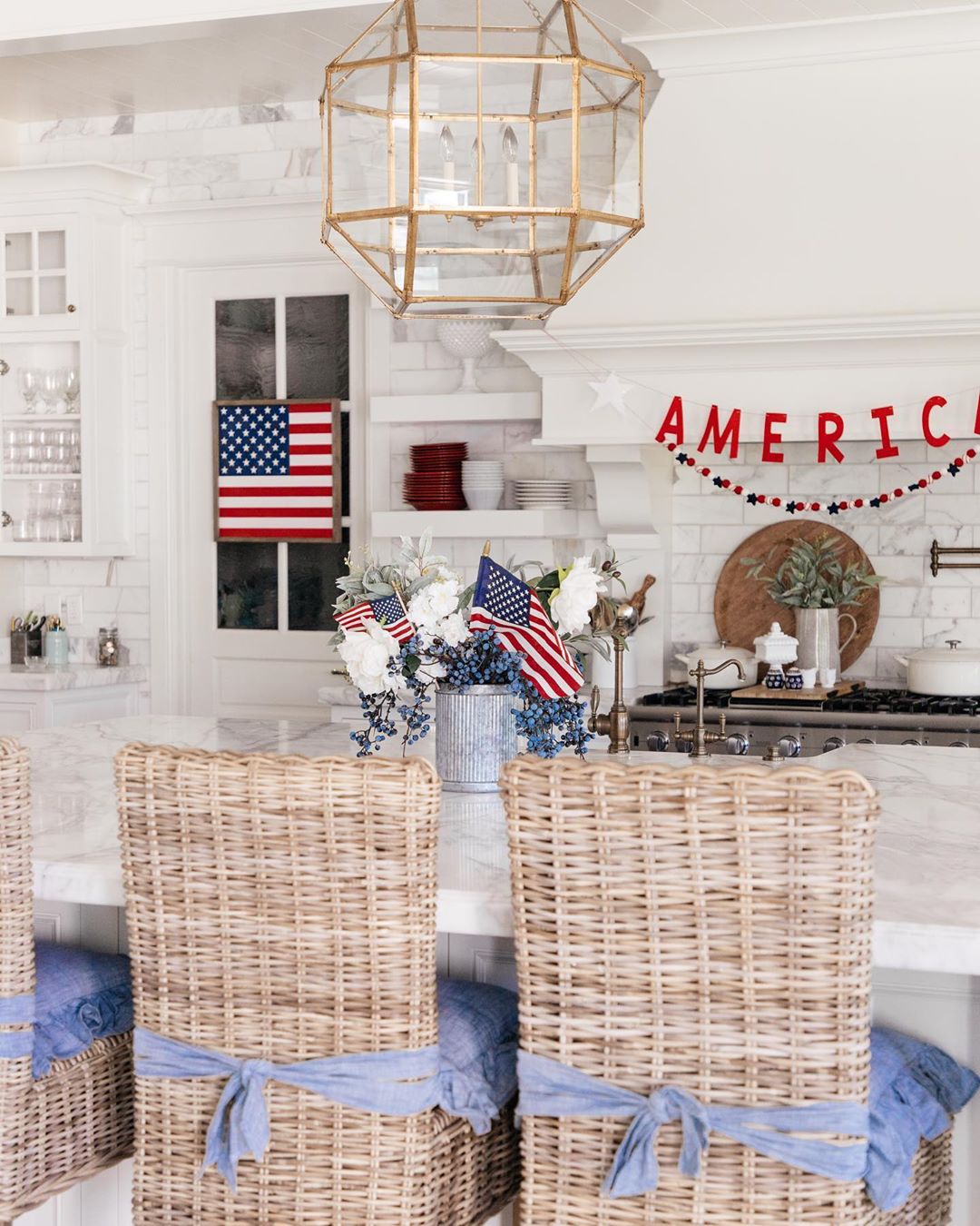 Home Kitchen Decorated with Fourth of July Decor. Photo by Instagram user @homewithhollyj