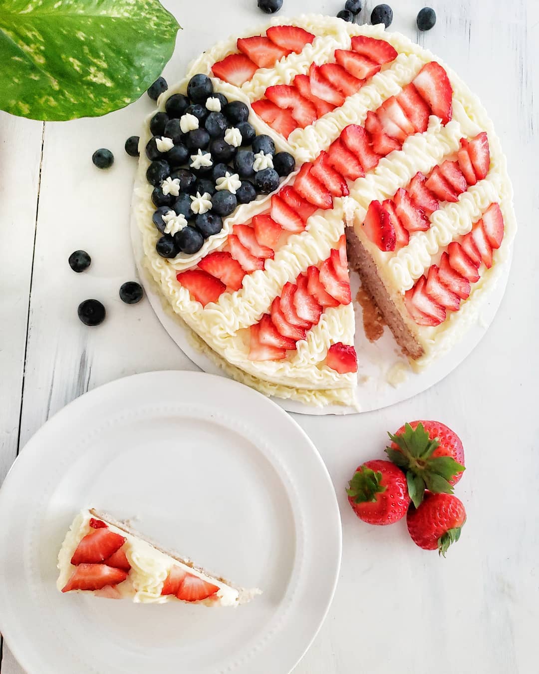 American Flag Style Cake make with Berries. Photo by Instagram user @proseccotopeaches