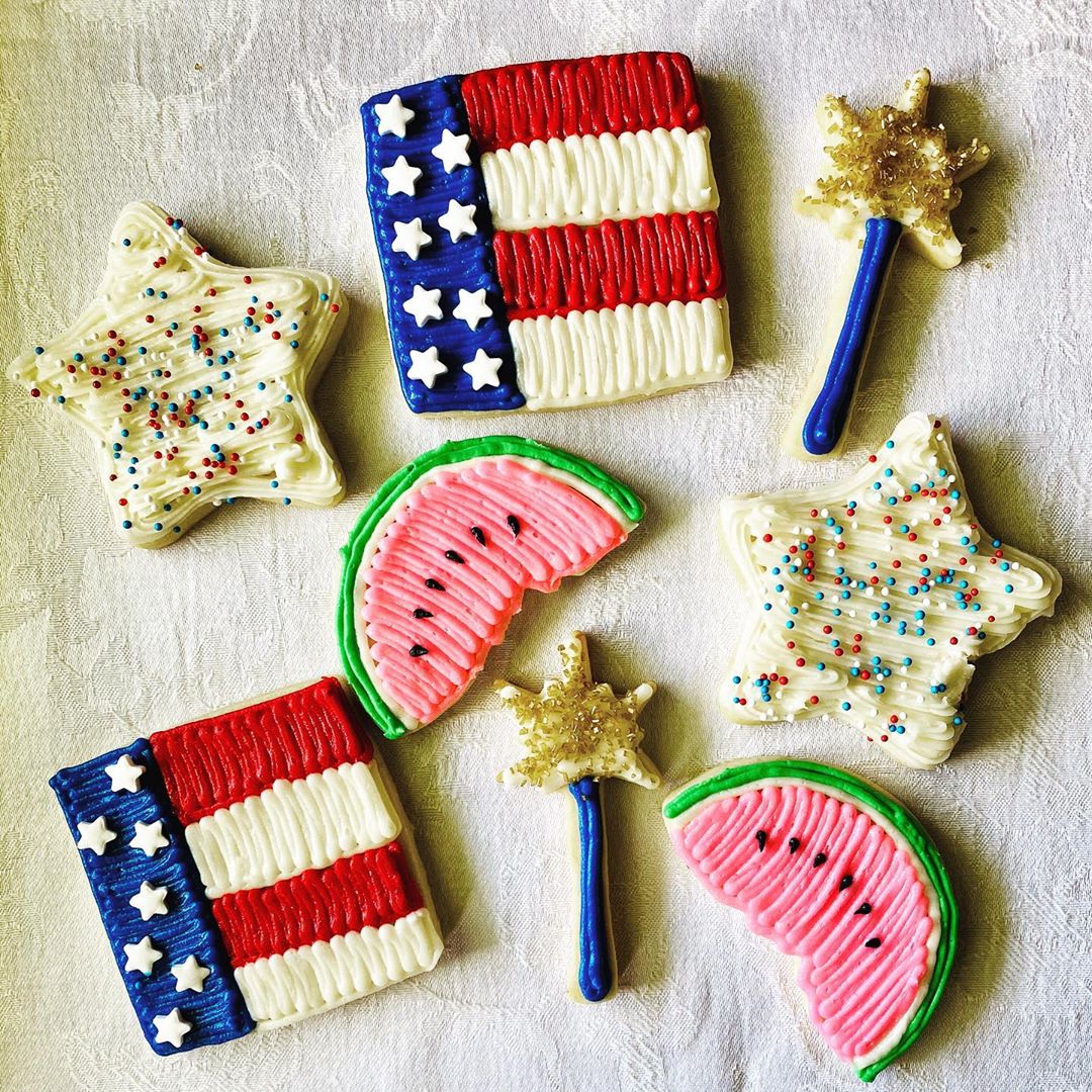 4th of July Frosted and Watermelon Frosted Cookies. Photo by Instagram user @faithbakes77