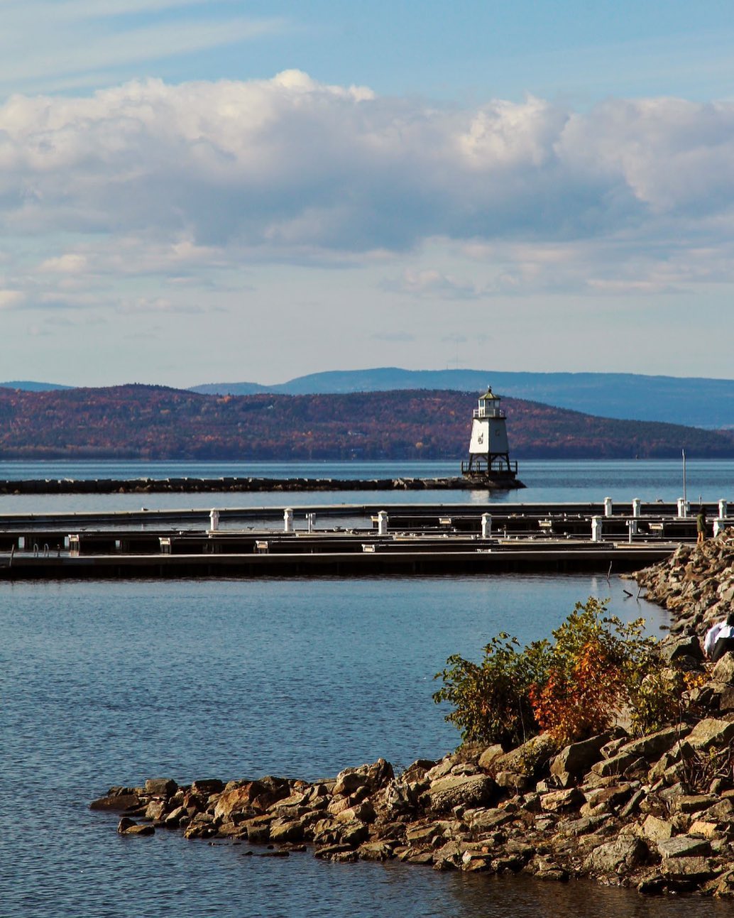 Lighthouse in the Bay in Burlington, VT. Photo by Instagram user @hannahmacleanphotos