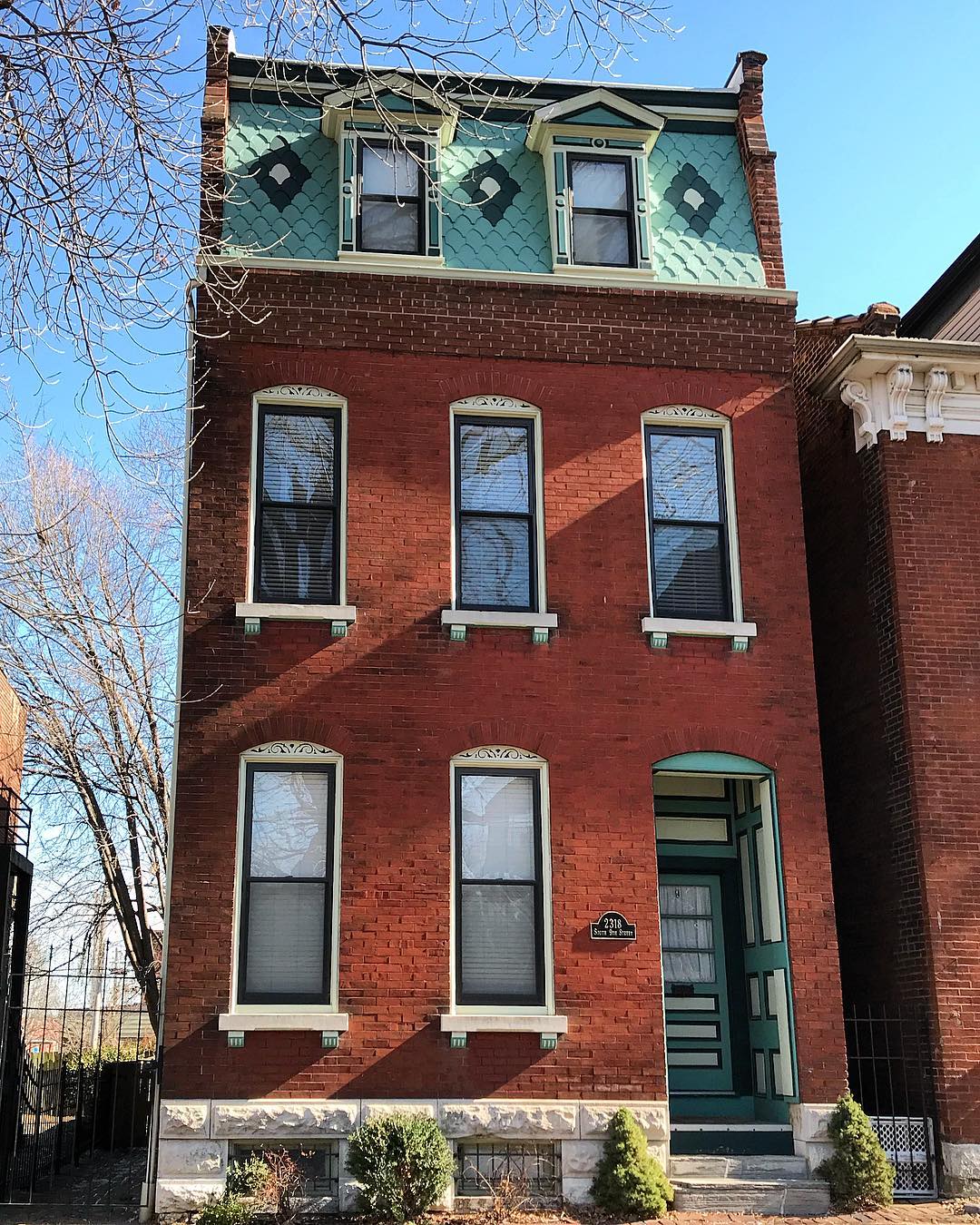 Old Brick Walkup Home in Soulard, St. Louis. Photo by Instagram user @mo_homes
