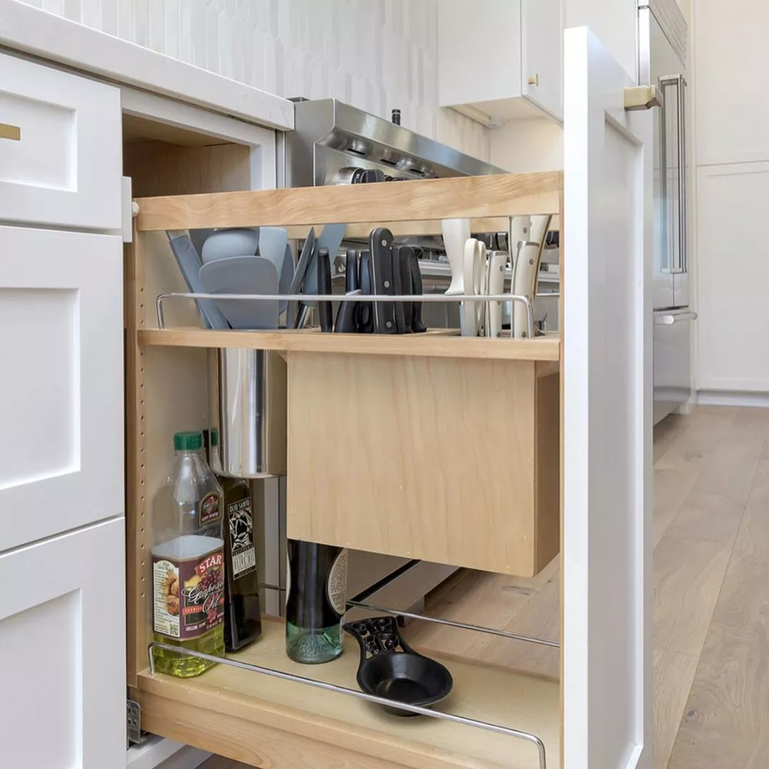 Making Smart Use of Kitchen Cabinet Pull-Out Storage