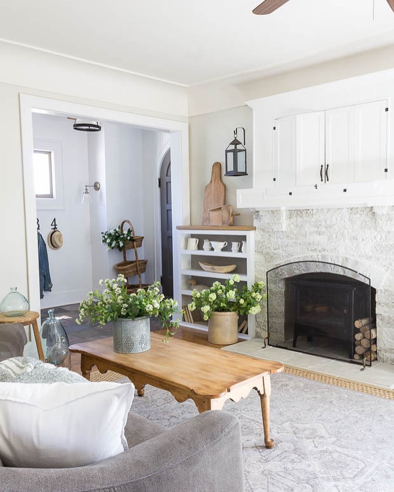 TV Hidden Behind Folding Doors on Mantle in Living Room. Photo by Instagram user @pineandprospecthome