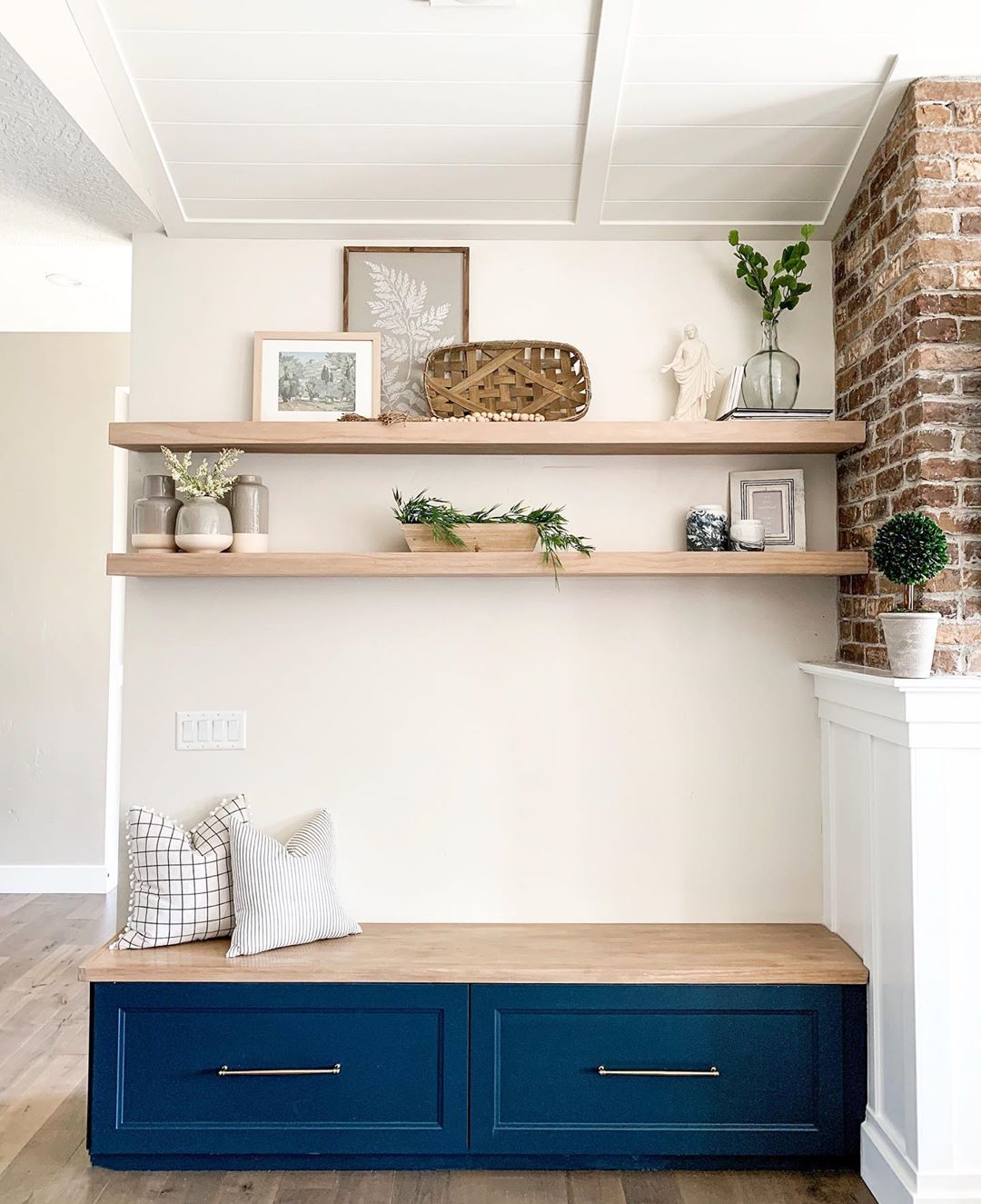 Storage Bench in Living Room. Photo by Instagram user @honeybuilthome