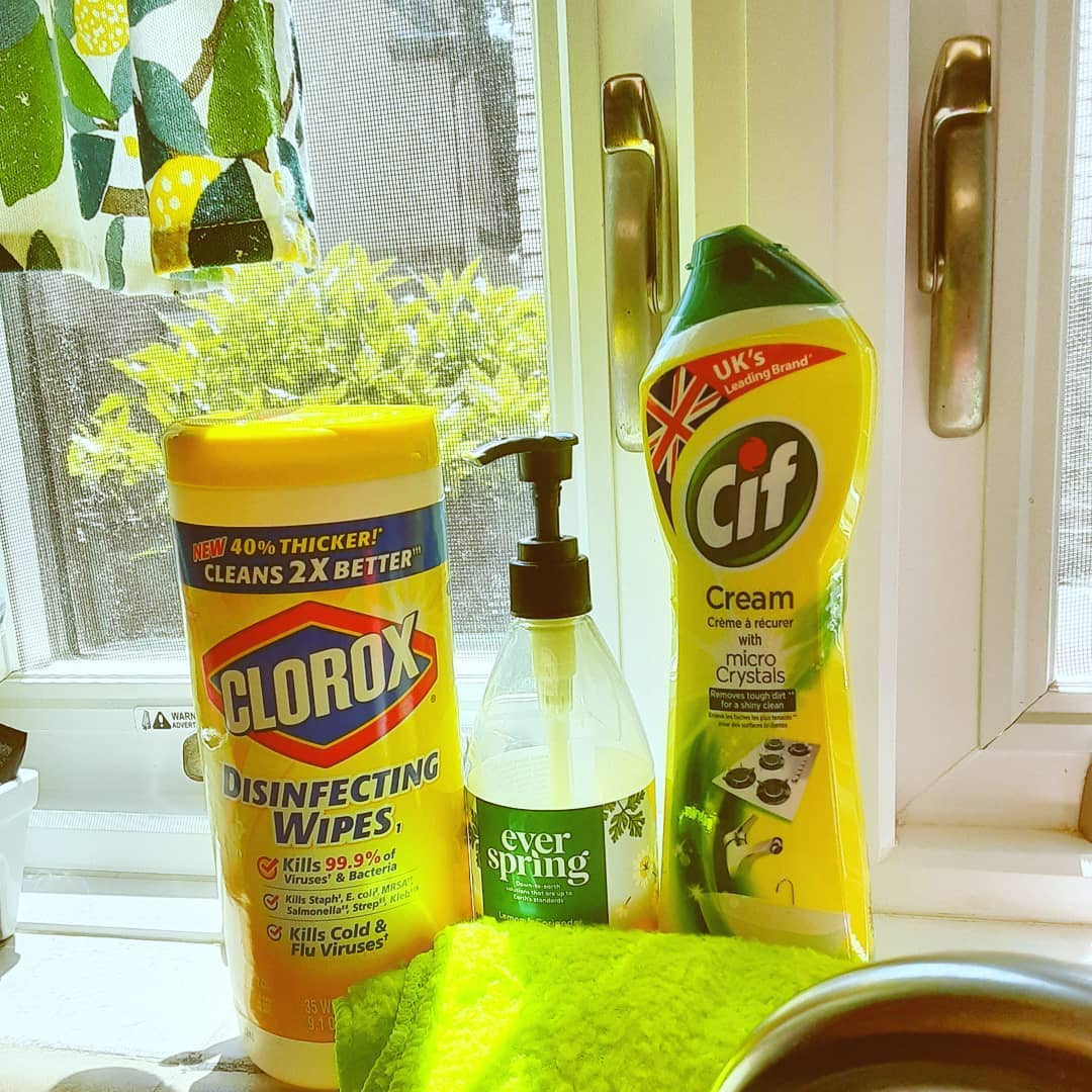 Clorox Cleaning Wipes and other Household Cleaners Sitting on Counter. Photo by Instagram user @clean.mah.house