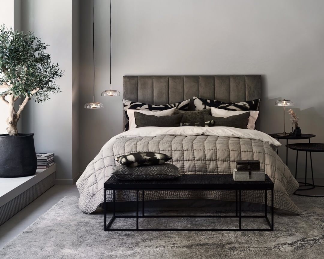 Minimalist Bedroom with Gray Walls. Photo by Instagram user @dis_inredning