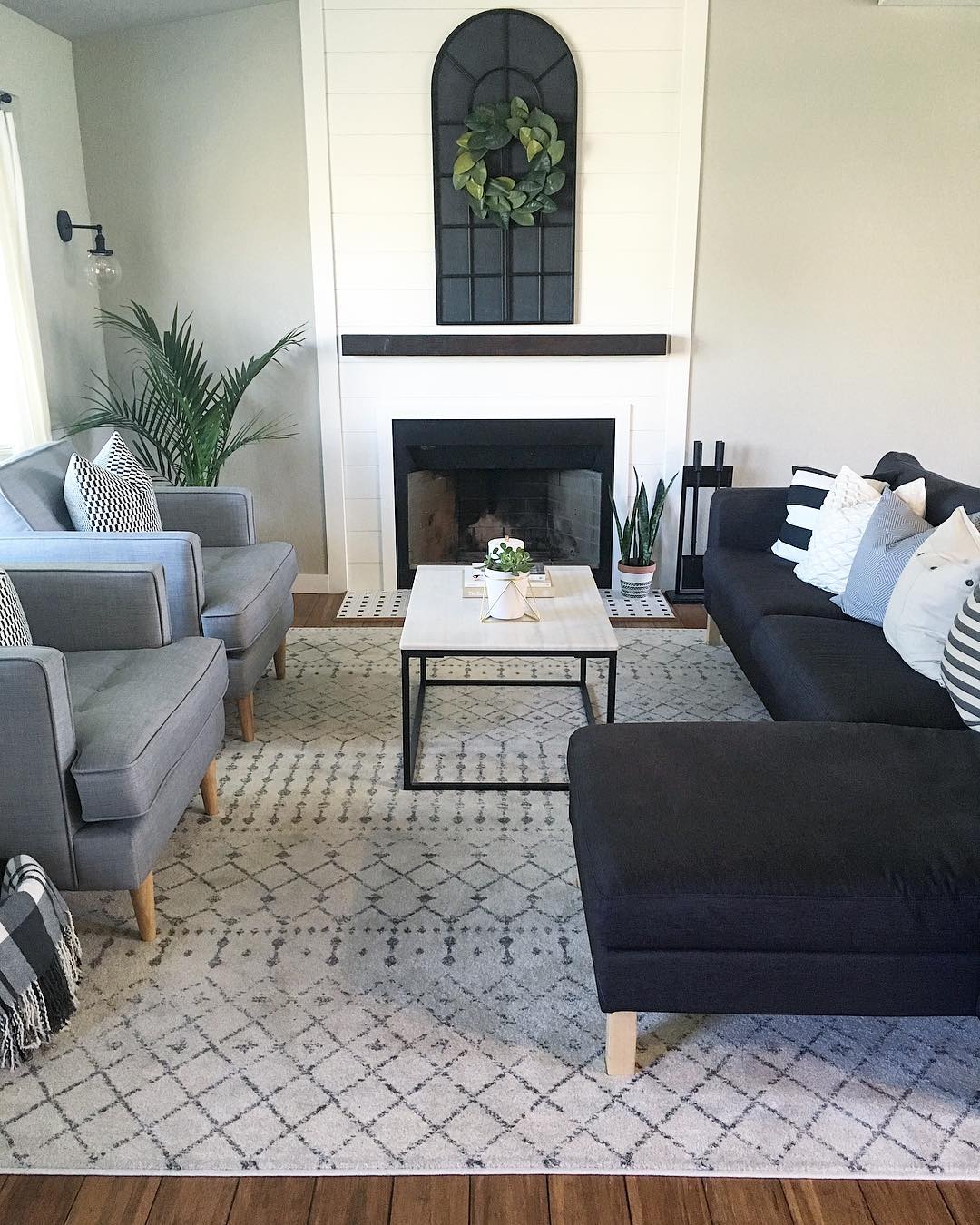 Clean Living Room Combining Both Modern and Minimalist Design Ideas. Photo by Instagram user @ourmodernhomestory