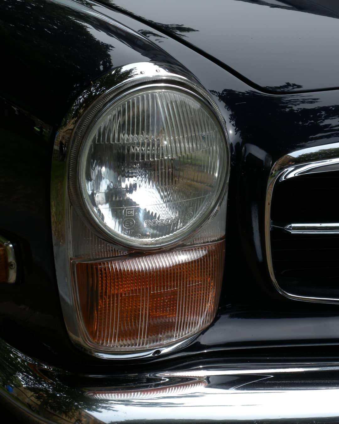 Black Classic Mercedes-Benz 280 SL Front Headlight. Photo by Instagram User @johan_pranger