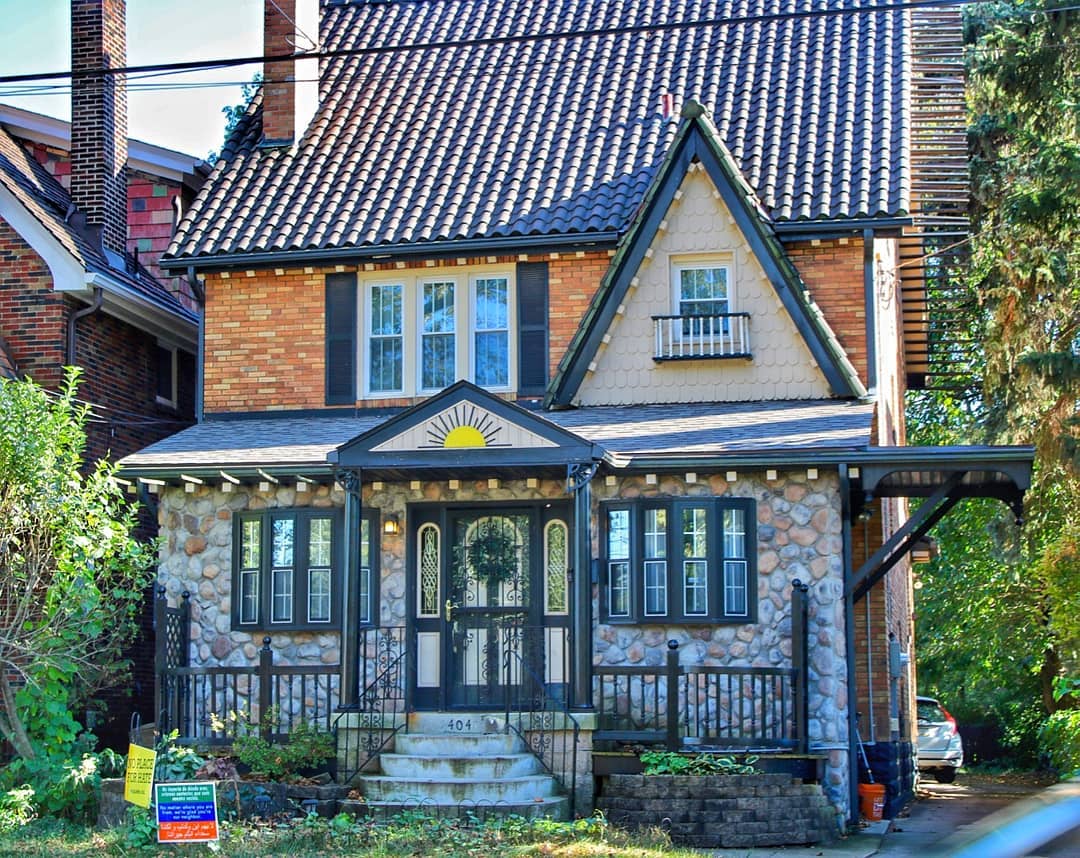 Mixed Style Home in Squirrel Hill North Neighborhood in Pittsburgh. Photo by Instagram user @catladycam