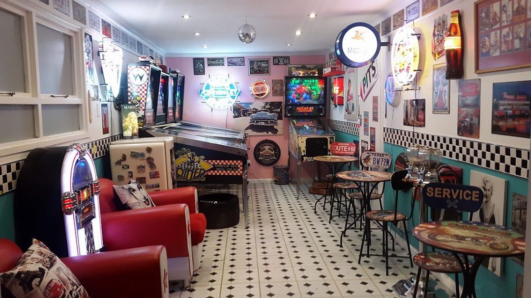 Basement Home Game Room with 50's Decor. Photo by Instagram user @elitehomegamerooms