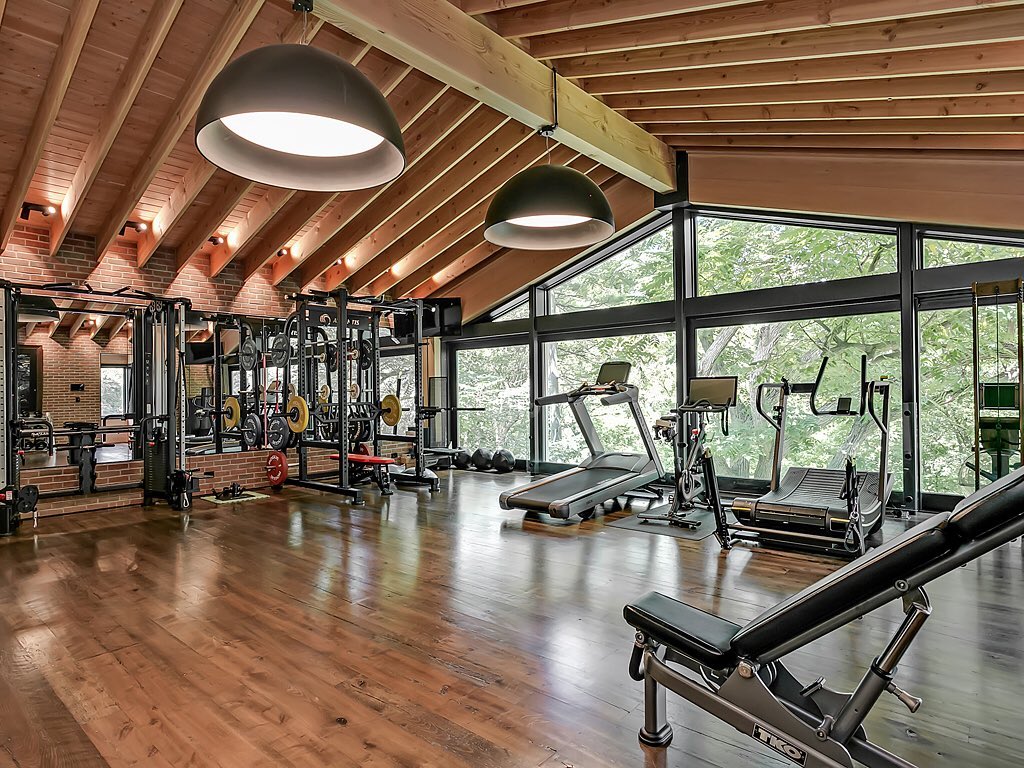 Incredible At Home Gym with All Types of Equipment and Free Weights. Photo by Instagram user @bachlyconstruct