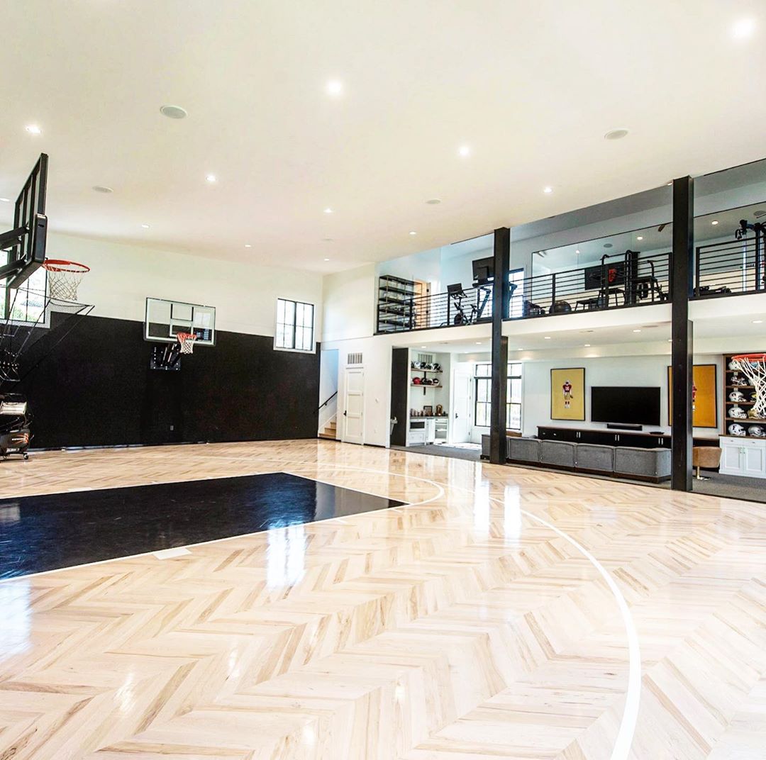 At Home Basketball Court and Gym. Photo by Instagram user @martineauhomes