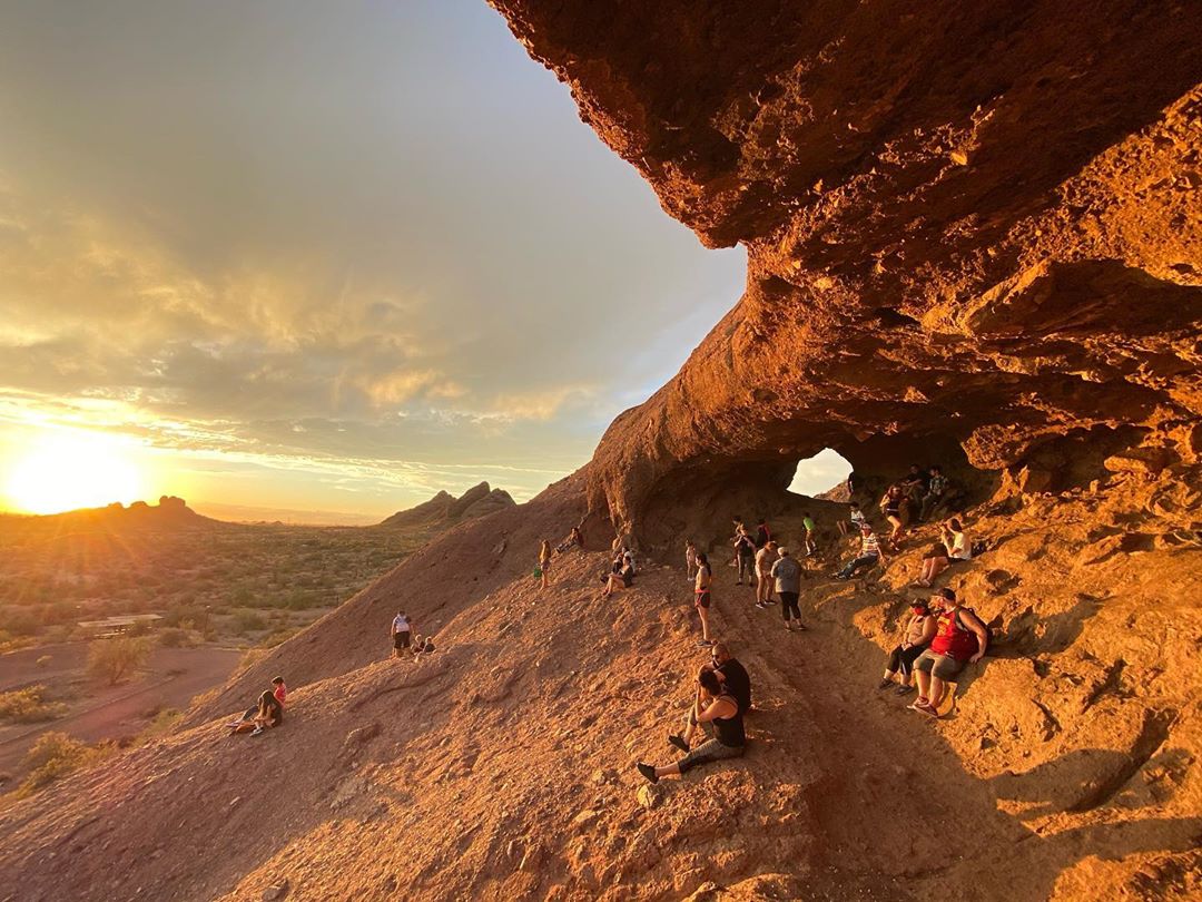 People Sitting on the Side of a Hiking Trail in Hole in the Rock at Papago Park. Photo by Instagram user @thewanderingdragonflies