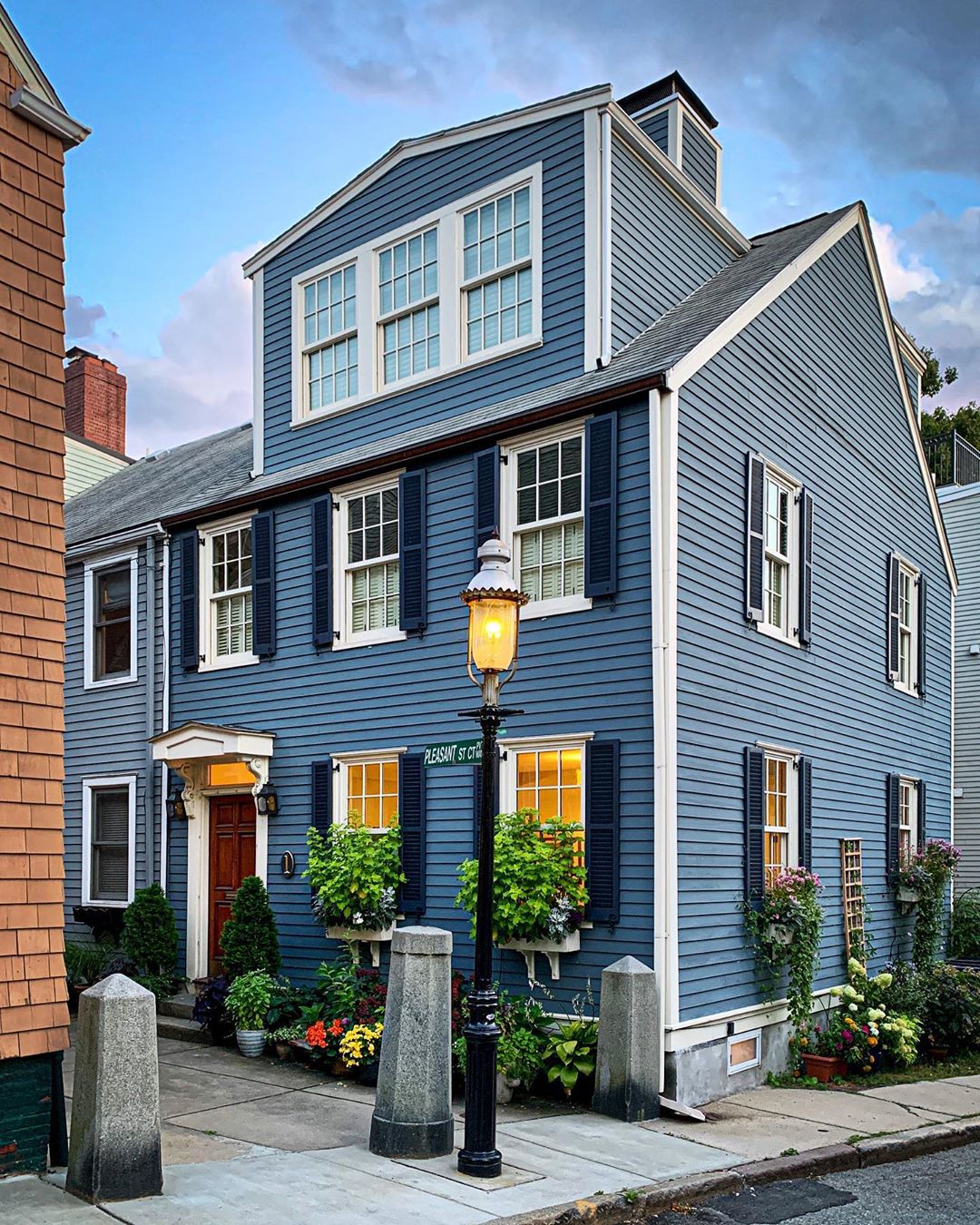 Blue Townhome in Charlestown, Boston. Photo by Instagram user @col.harrington