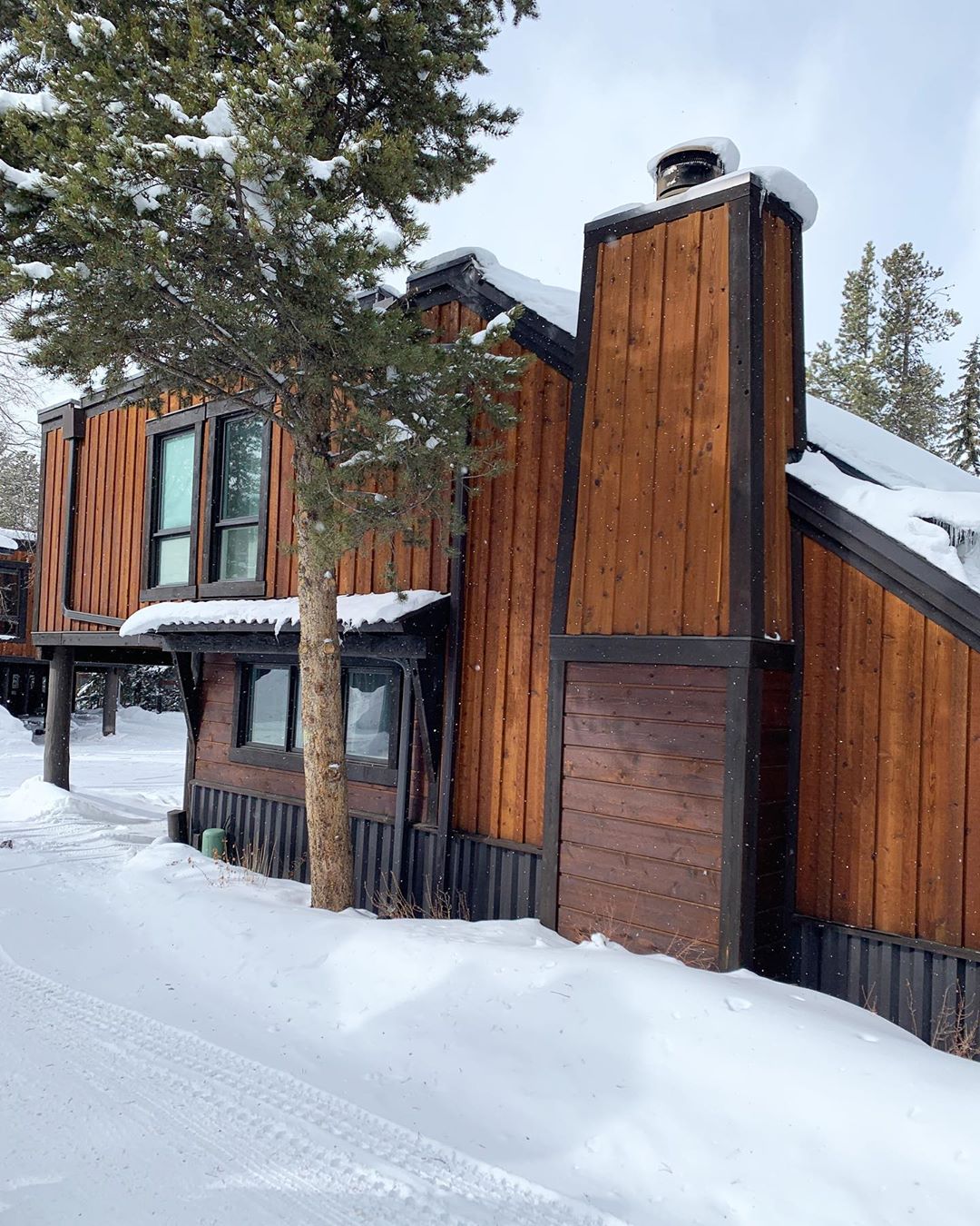Ski Cabin with Fresh Snow Surrounding It. Photo by Instagram user @caseranyc