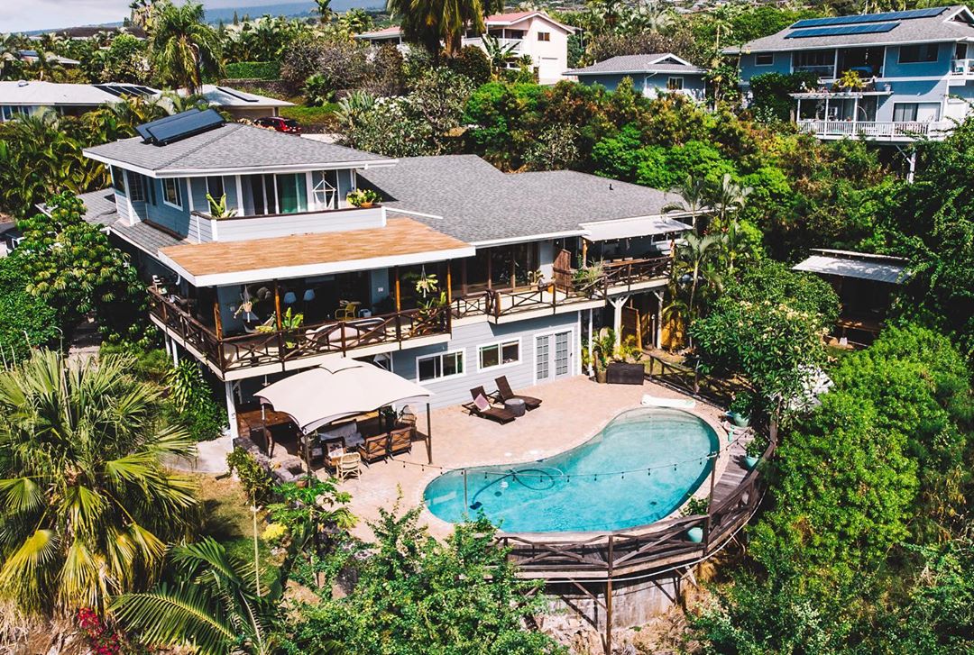 Large Airbnb Rental in Kona Hawaii with Backyard Pool. Photo by Instagram user @thekoihousekona