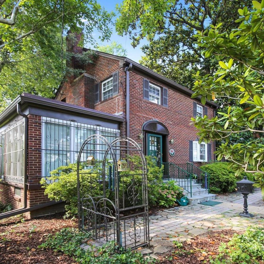 5 Safe, Affordable Neighborhoods in Arlington | Extra Space Storage