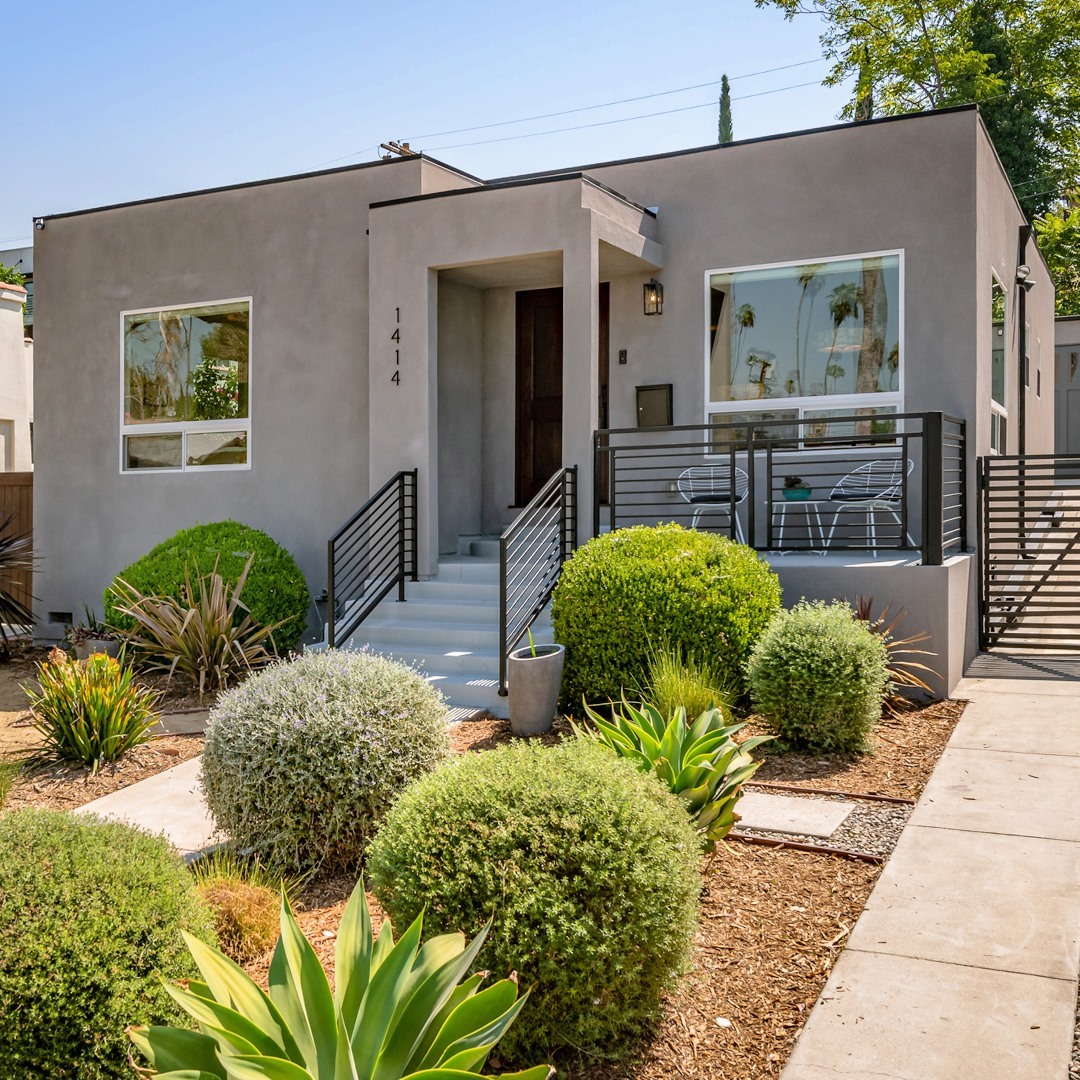 A brown bungalow home in Silver Lake. Photo by @beyondshelter_re