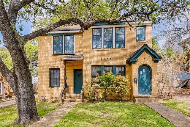 brickhouse with dark green trime and large yard. Photo by Instagram photographer @tiffanypetersatxrealtor