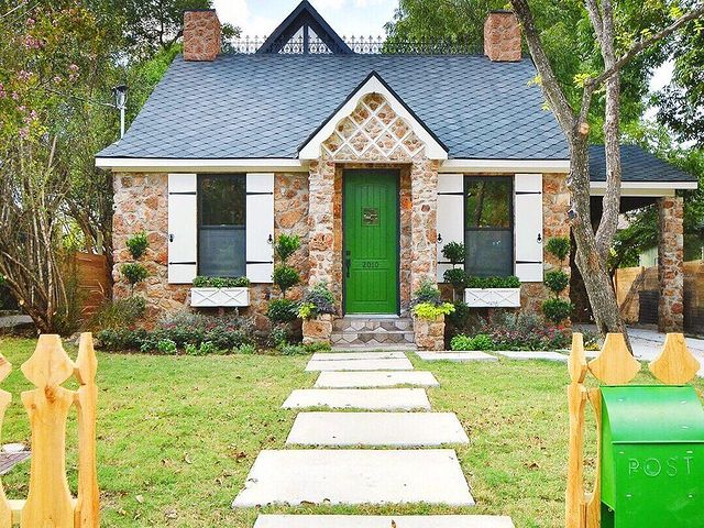 stone bungalow with green door and mailbox. Photo by Instagram photographer @wadeatx