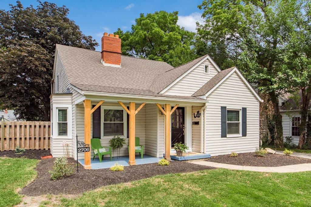 Small Bungalow in Bexley, Columbus. Photo by Instagram user @thecarruthersteam