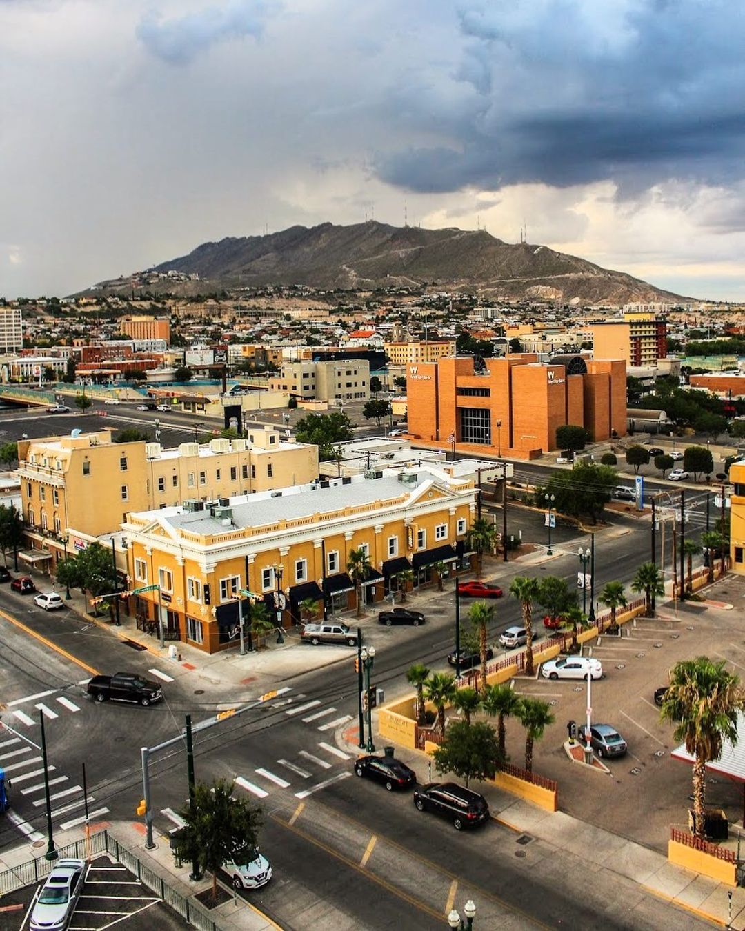 View of Downtown El Paso, TX. Photo by Instagram user @seiriosobscura