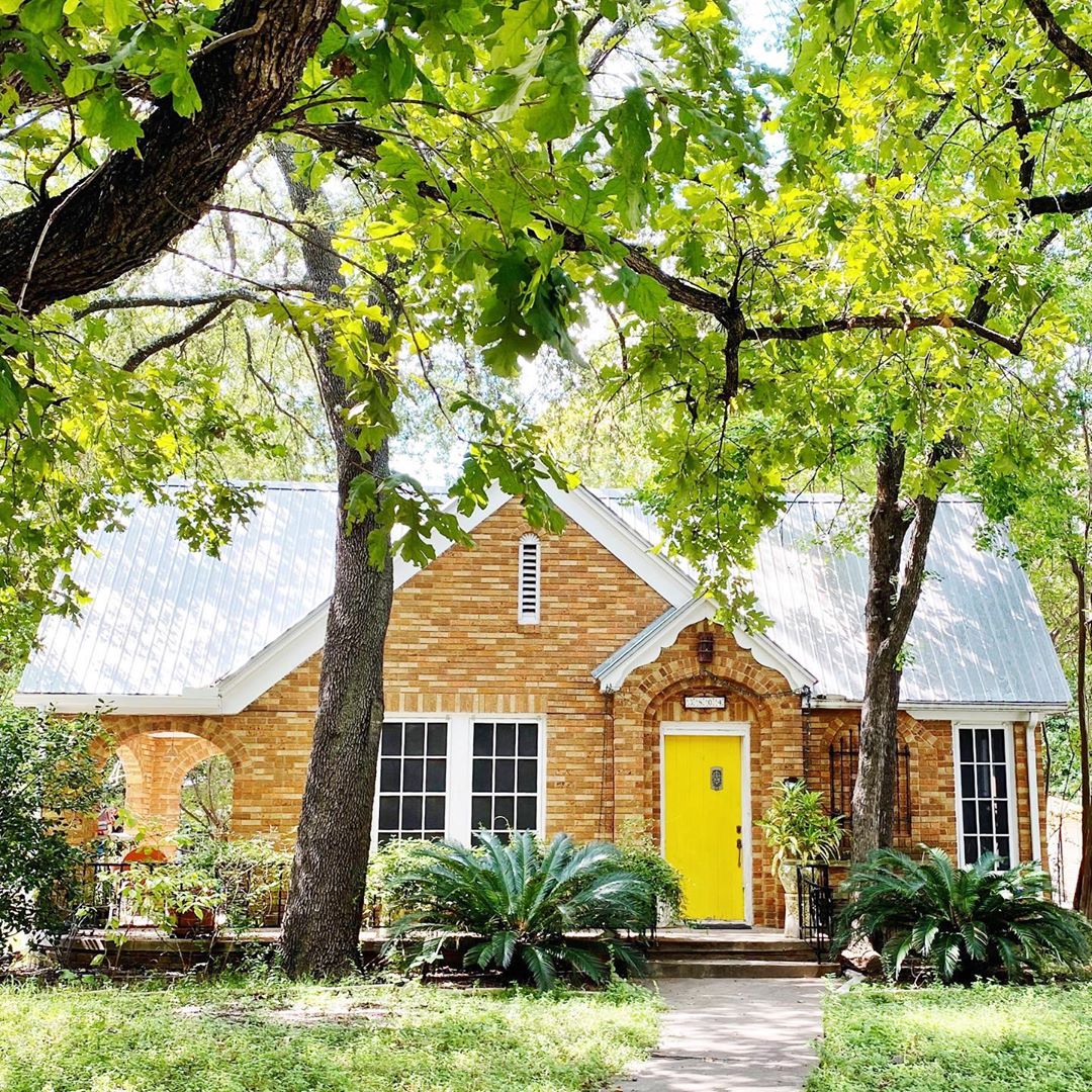 Older Brick Cottage Style Home in Hyde Park, Austin. Photo by Instagram user @charmingaustintexas