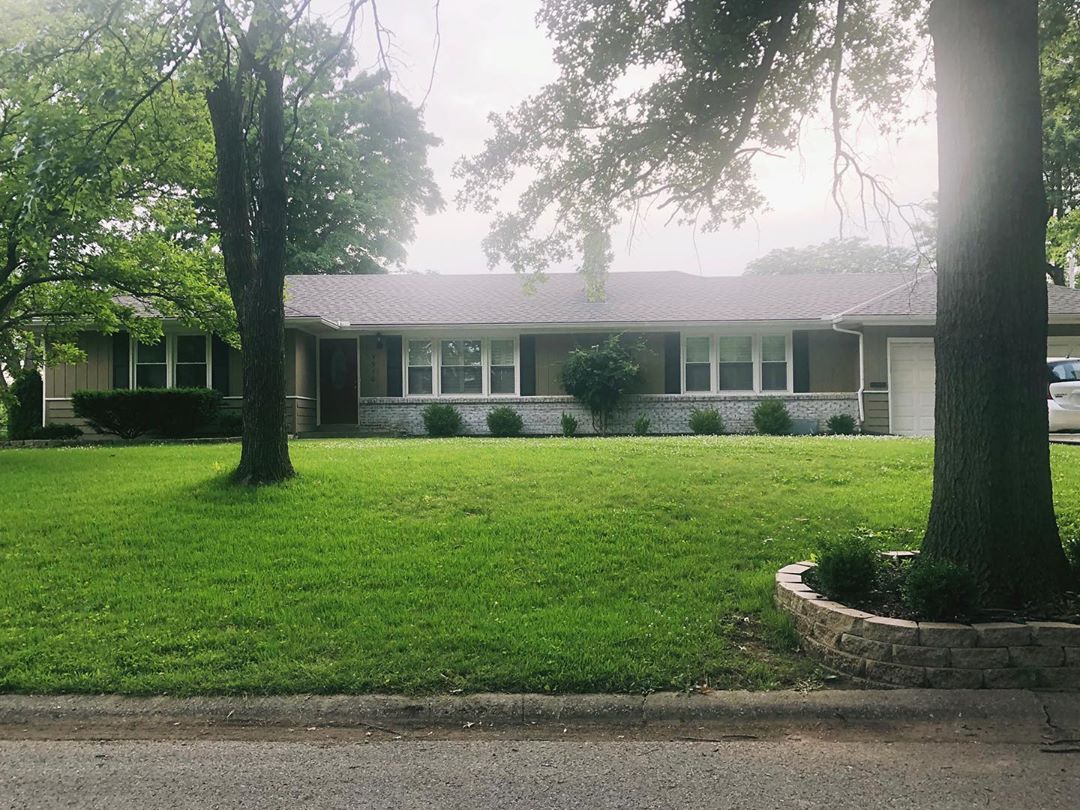 Ranch Style Home with Large Front Yard in Lea Manor. Photo by Instagram user @devonlfallon