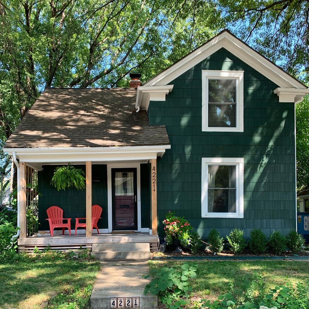 Green Craftsman Style Home in Volker, KCMO. Photo by Instagram user @clairemcfarlandkc