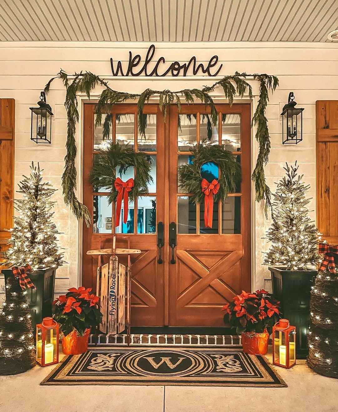 front porch christmas decorations. Photo via @lakefrontfarmhouse