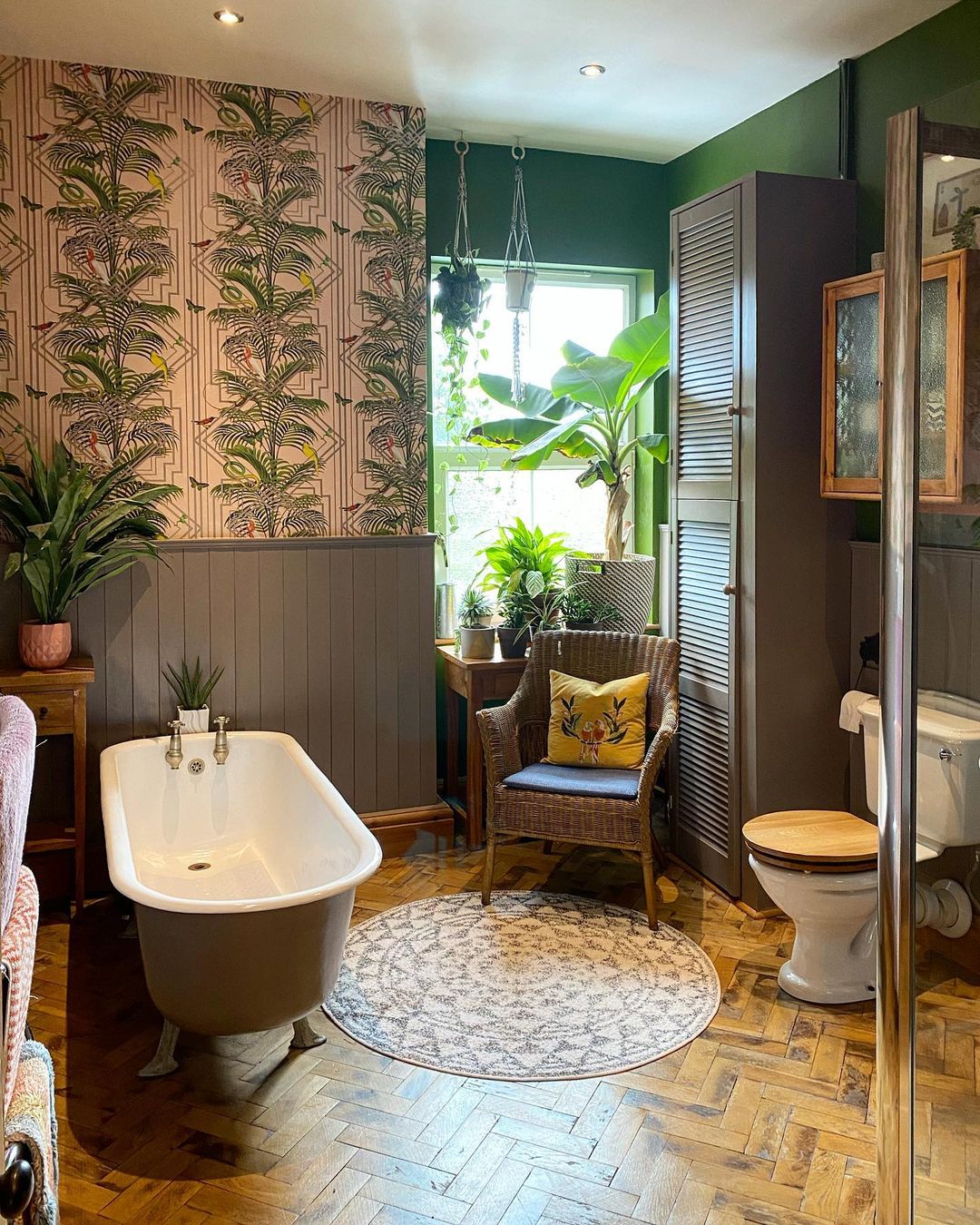 Bathroom with recycled wood flooring. Photo by Instagram user @intheloftroom