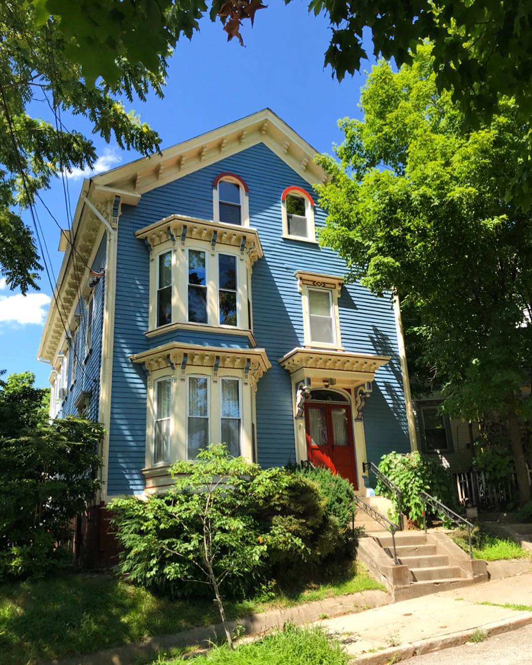 Old Victorian Style Home in Mount Hope, Providence. Photo by Instagram user @seaofsteps