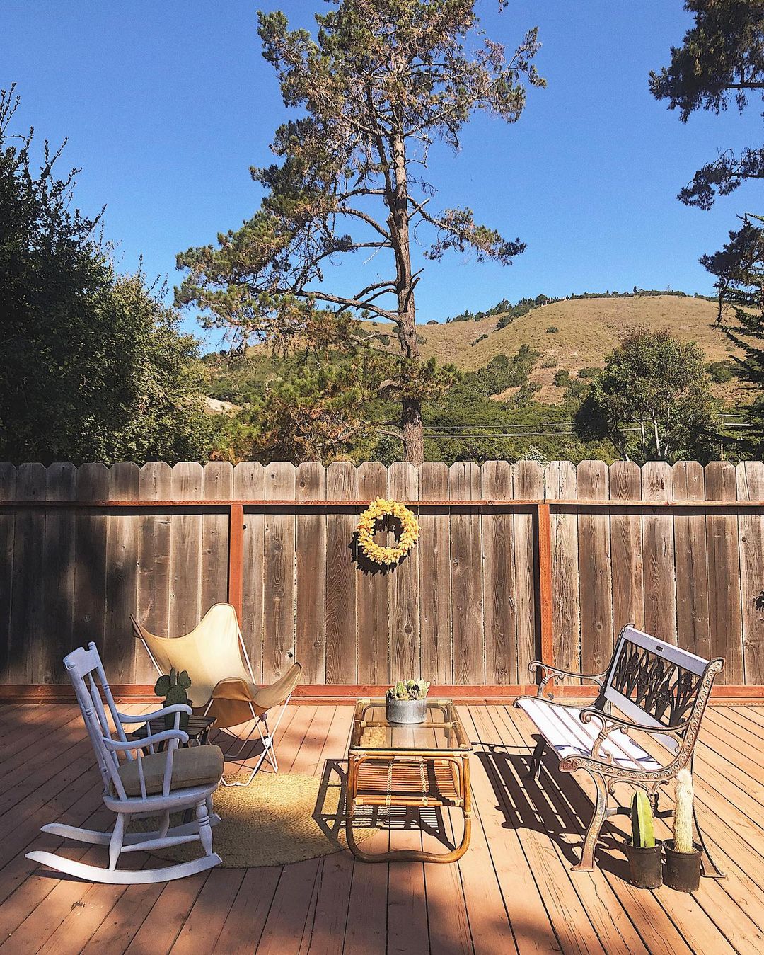 Backyard Sustainable Table and Chairs. Photo by Instagram user @the.heartfelt.homebody