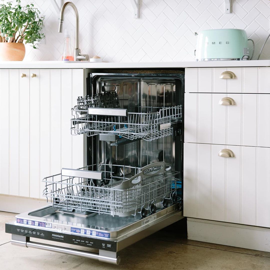 Wide Open Water Saving Dishwasher in Home Kitchen. Photo by Instagram user @atlantacleanerhomes
