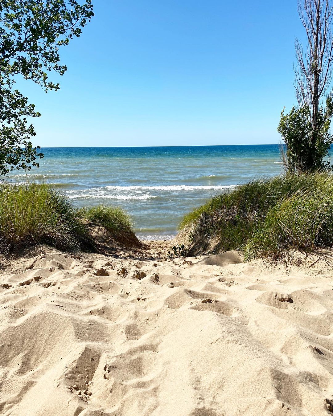 View over Oval Beach in Michigan. Photo by Instagram user @katpixels